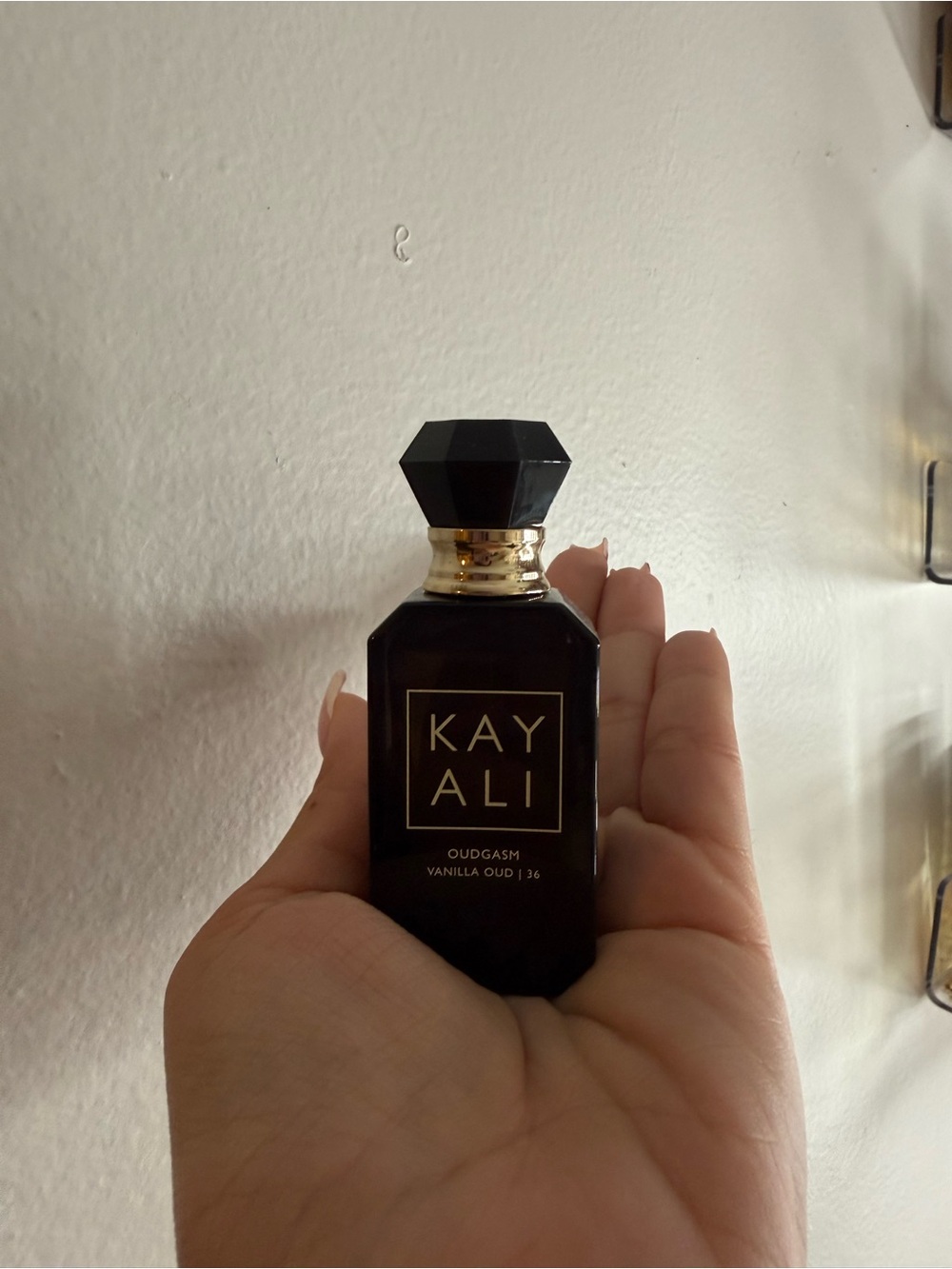 Kayali Oudgasm Vanilla Oud Body Oil - Black & Gold Bottle